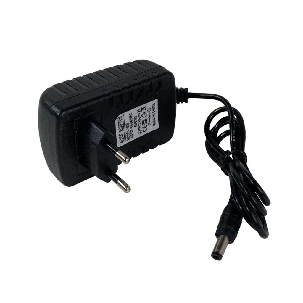 F15-2C - FUENTE Poder 15V 2A Plug-5,5x2,5mm GSSY-1520 interior plastica